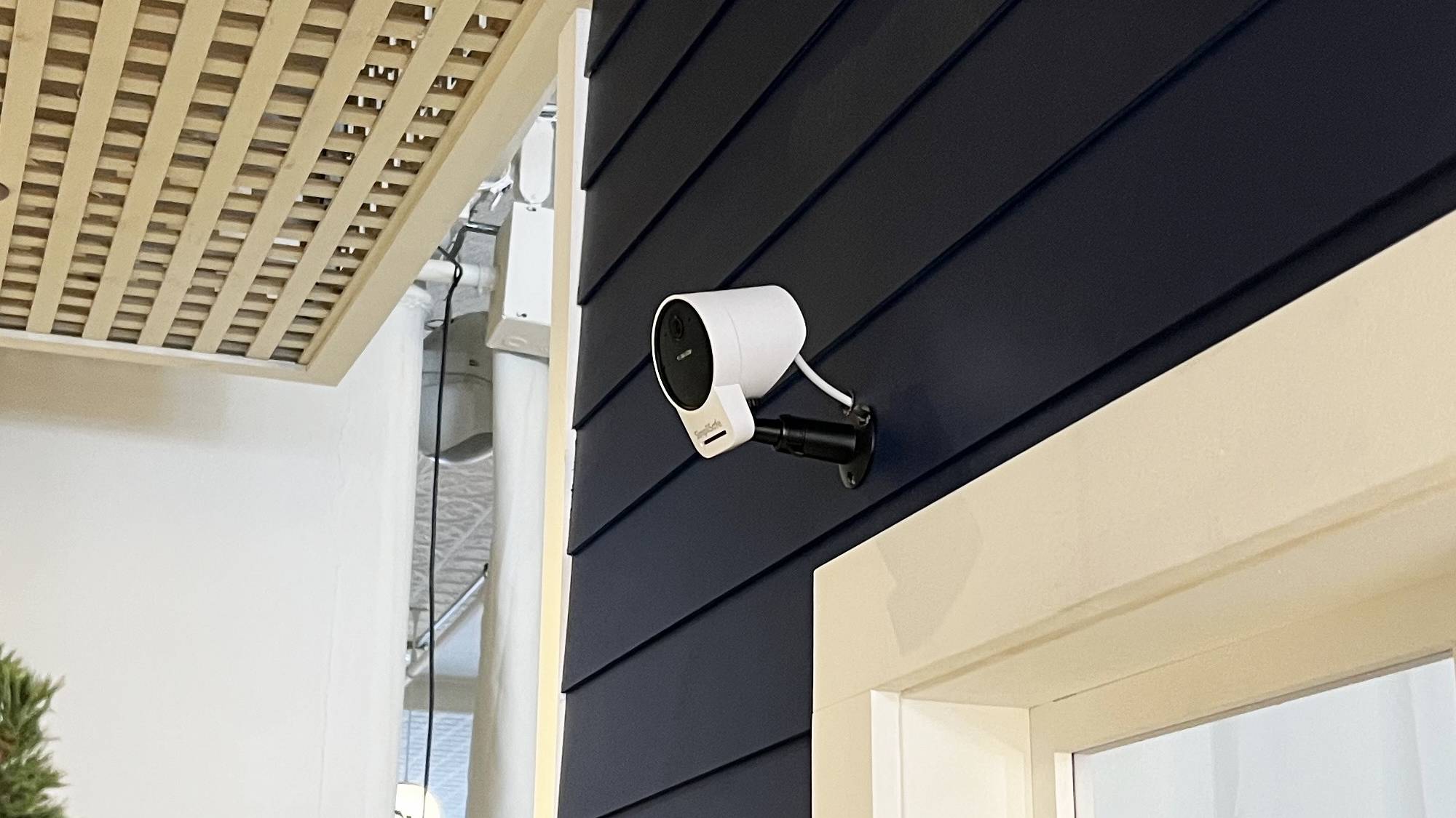 SimpliSafe's new outdoor monitoring service integrates AI with human agents for enhanced security.