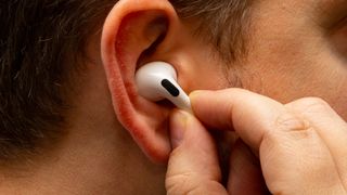 An in-depth look at the new hearing aid features of the AirPods Pro.