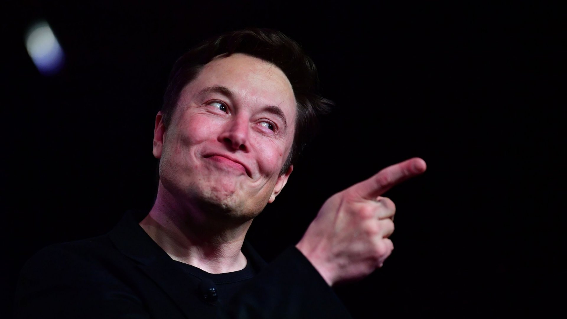 Elon Musk Announces That Users with Numerous Verified Followers Will Receive Free Checkmarks.