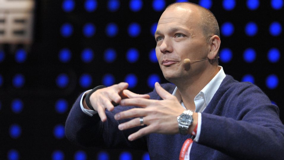 Tony Fadell critiques Sam Altman during a interview.