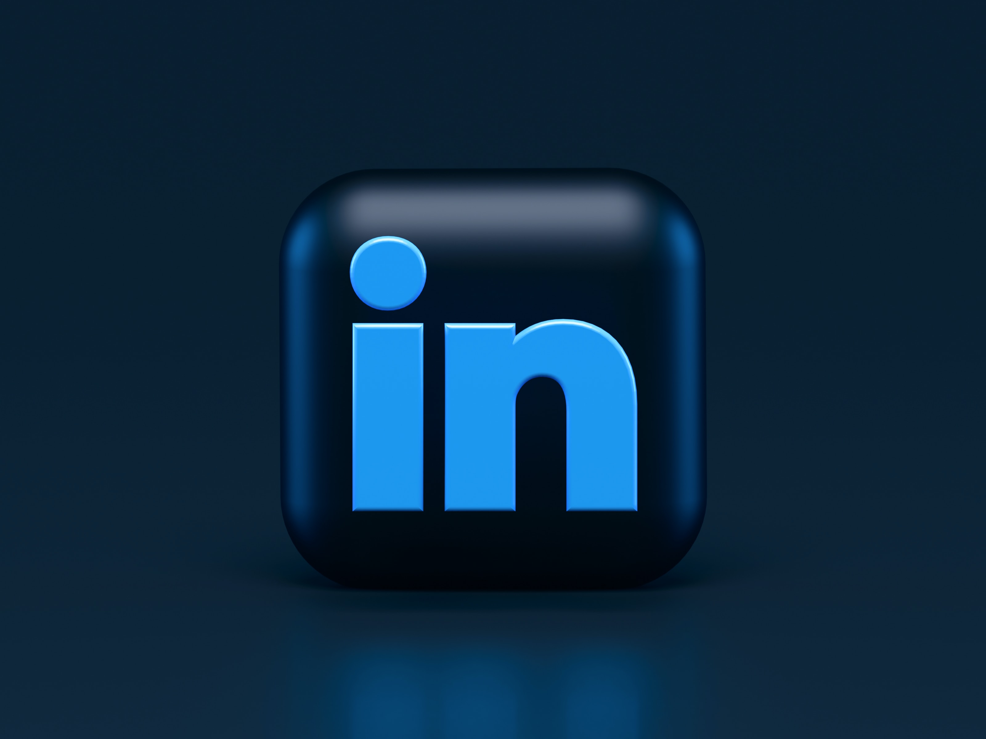 LinkedIn Tests a Redesigned Top Navigation Bar